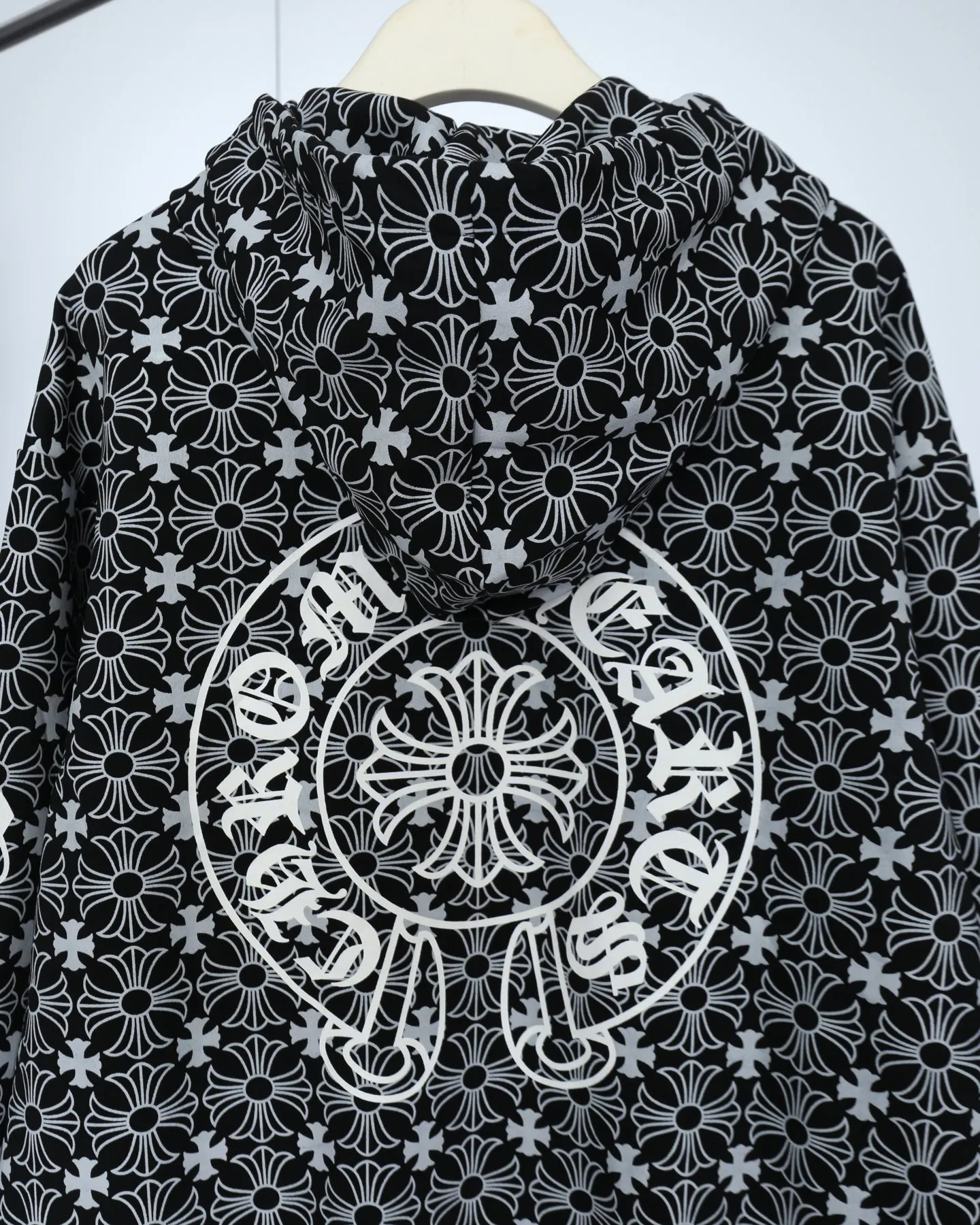 P310 Chrome Hearts/Chrome Hearts new full-print small cross cardigan jacket for men and women - High weight, high density and high quality. The wool is soft, delicate and skin-friendly. It feels soft and silky. It has excellent warmth and skin-friendly properties. - Customized weaving and dyeing, no color difference. No matter the fabric or workmanship details, it is better than the ordinary version on the market. - Hardware zipper accessories are all customized. Full of details. Size: S-XL